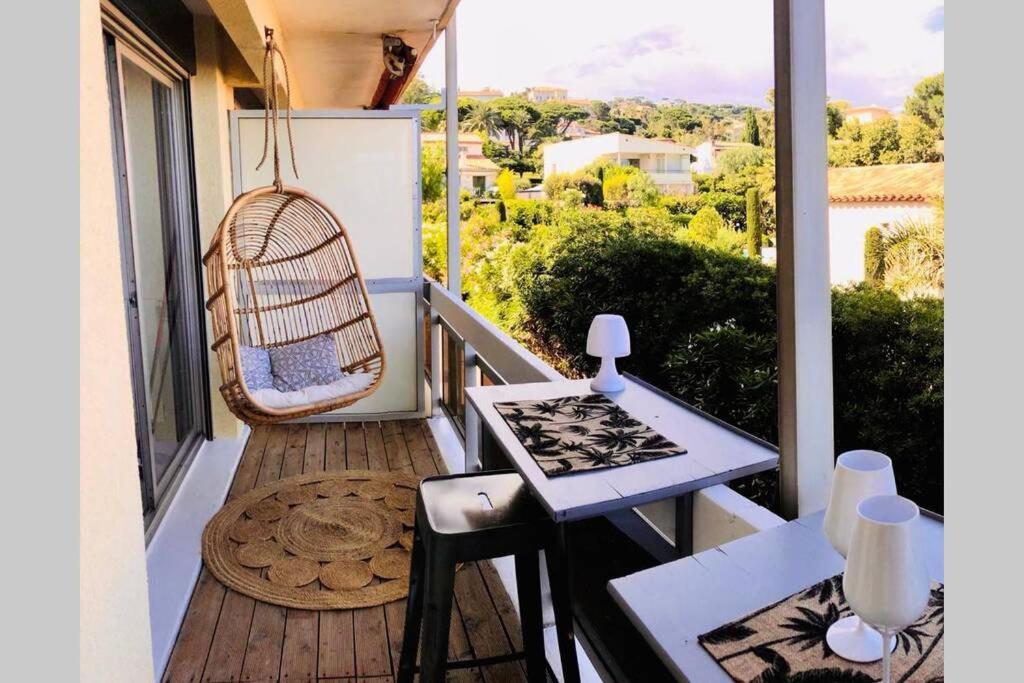 Charmant Studio Avec Terrasse Vue Mer A 50 M Sainte-Maxime Kültér fotó