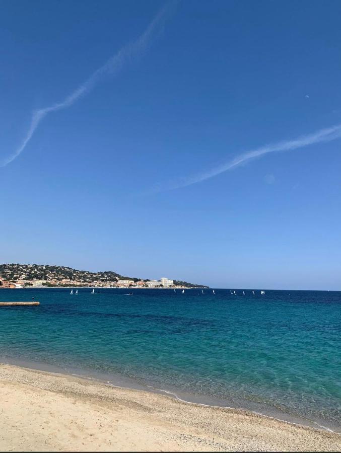 Charmant Studio Avec Terrasse Vue Mer A 50 M Sainte-Maxime Kültér fotó