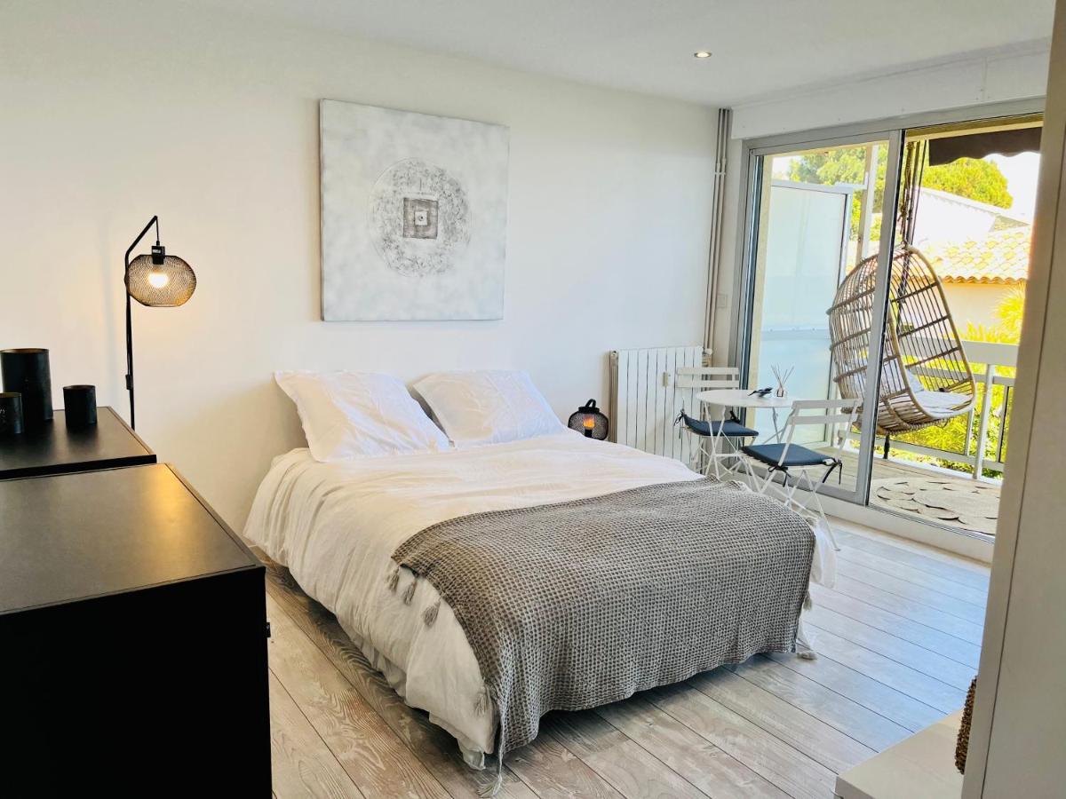 Charmant Studio Avec Terrasse Vue Mer A 50 M Sainte-Maxime Kültér fotó